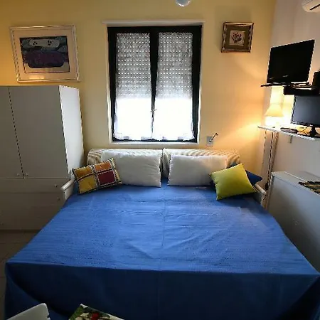 E Baia Hotel 2*