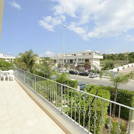 E Baia Hotel 2*